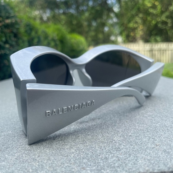 BALENCIAGA round frame sunglasses . Worn once. Comes w/ original packaging - Picture 1 of 5